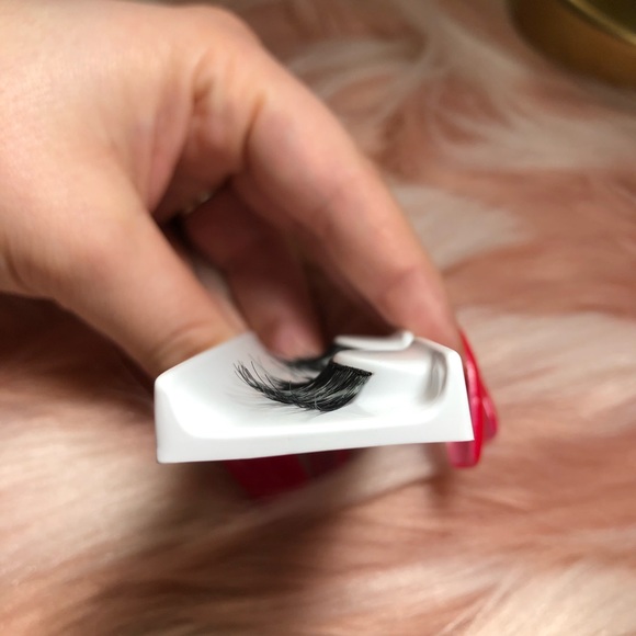 Lashes - Picture 3 of 4